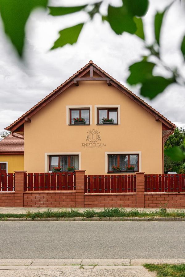 Knizeci Dum - Ubytovani V Lednici Леднице Экстерьер фото